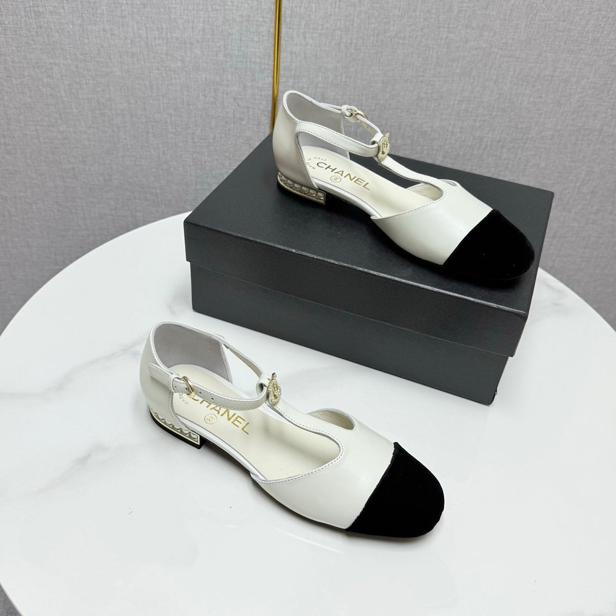 CHANEL MARY JANE 25S IN WHITE LAMBSKIN AND BLACK SUEDE WITH PEARL HEEL
